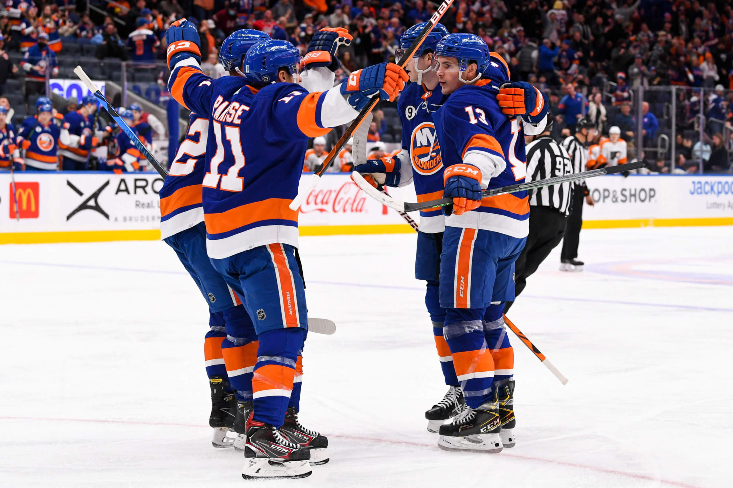 Parise, Greene lead Islanders to first win at new arena