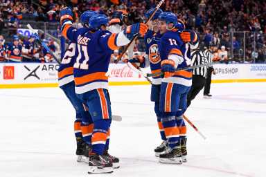 Islanders Zach Parise Barzal Flyers