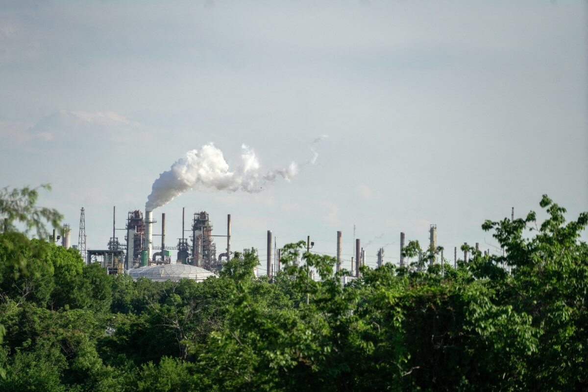 FILE PHOTO: Exxon’s U.S. oil refineries pump out more soot than rivals’ plants