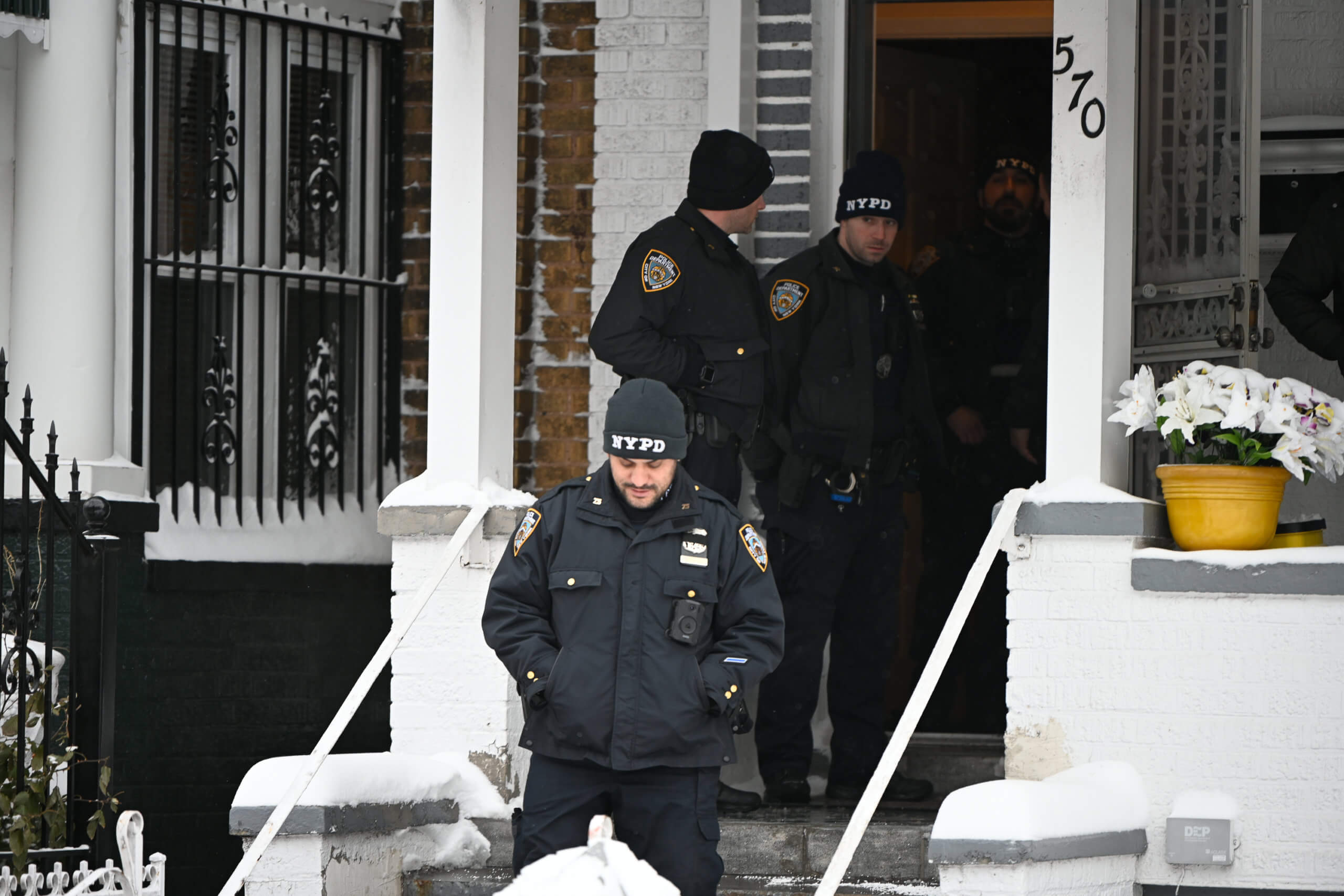 Man facing charges for allegedly killing mother in Brooklyn stabbing: NYPD sources 2