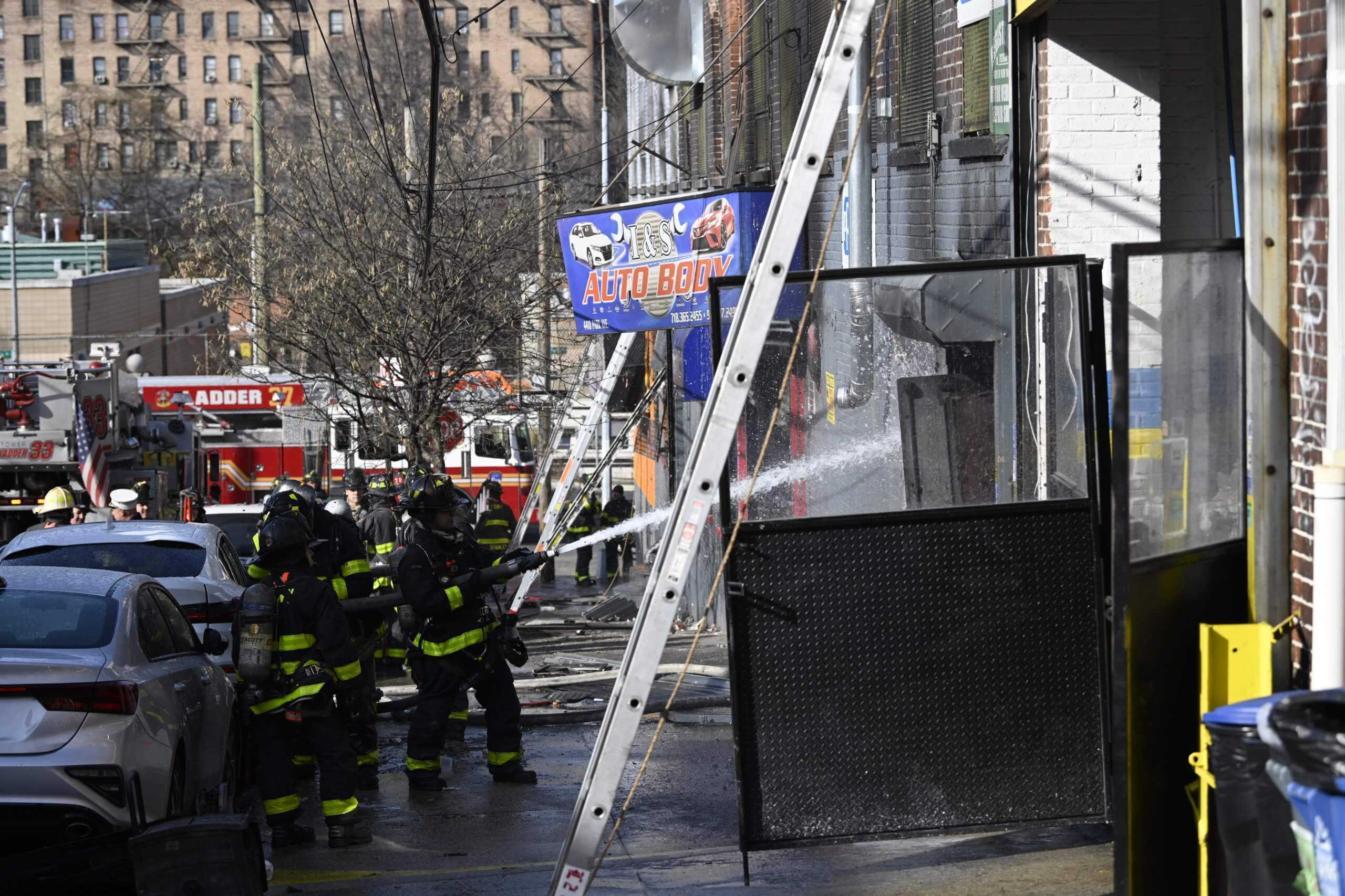 Bronx firefighters battle heavy flames, extreme cold in stopping three-alarm auto shop blaze 3
