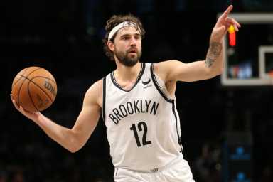 2021-10-15T021807Z_2123771085_MT1USATODAY16954399_RTRMADP_3_NBA-PRESEASON-MINNESOTA-TIMBERWOLVES-AT-BROOKLYN-NETS-1200×800-1