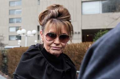 Sarah Palin arrives at court in New York