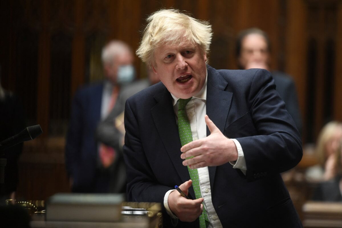 Britský premiér Boris Johnson po invázii na Ukrajinu uvalil na Rusko „masívne“ sankcie