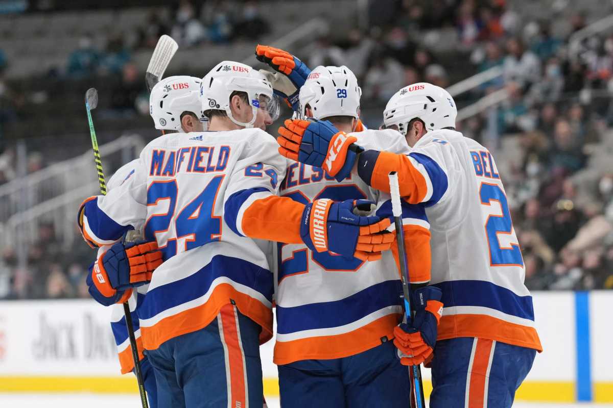 Islanders Mathew Barzal injury
