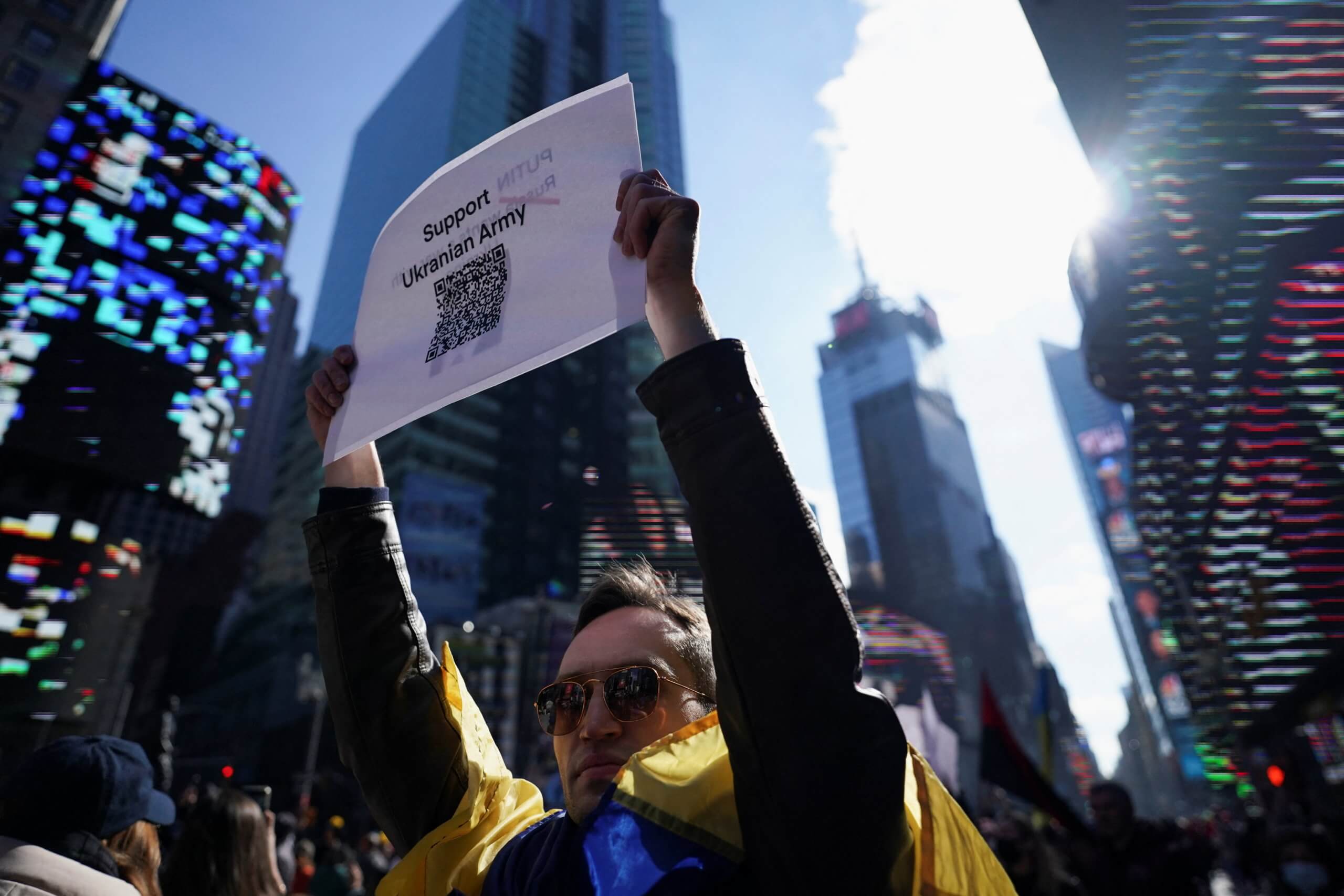 2022 02 26T184508Z 1871257 RC2URS9R1AFA RTRMADP 3 UKRAINE CRISIS USA PROTESTS scaled SEE IT: New York stands united with Ukraine at latest rally in Times Square