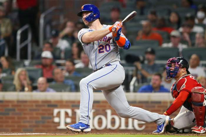 Mets first baseman Pete Alonso bats against the Atlanta Braves.