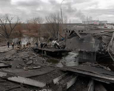 People flee from the city of Irpin in Kyiv region