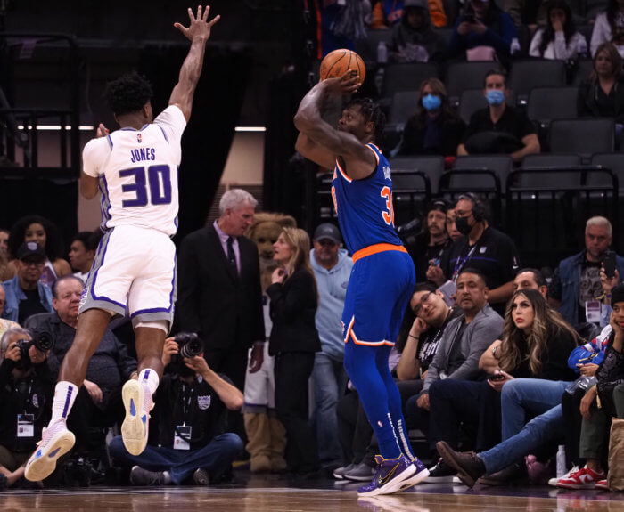 Knicks forward Julius Randle shoots a three