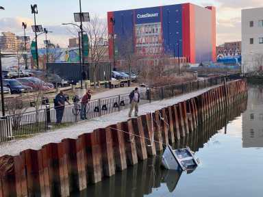gowanus boat sinks