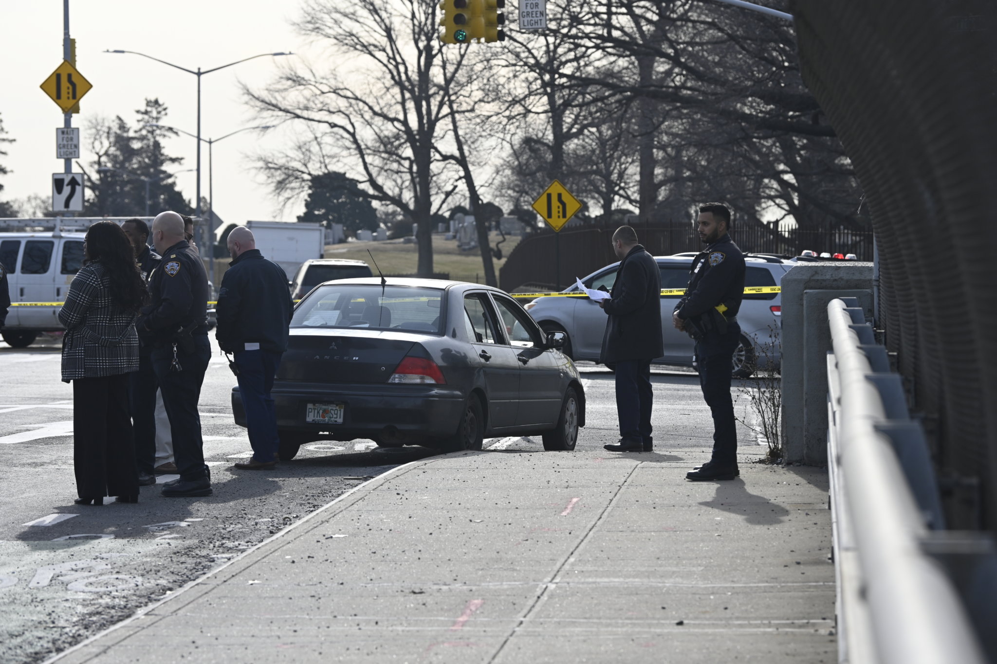 Road rage shooting on Jackie Robinson Parkway in Queens leaves man