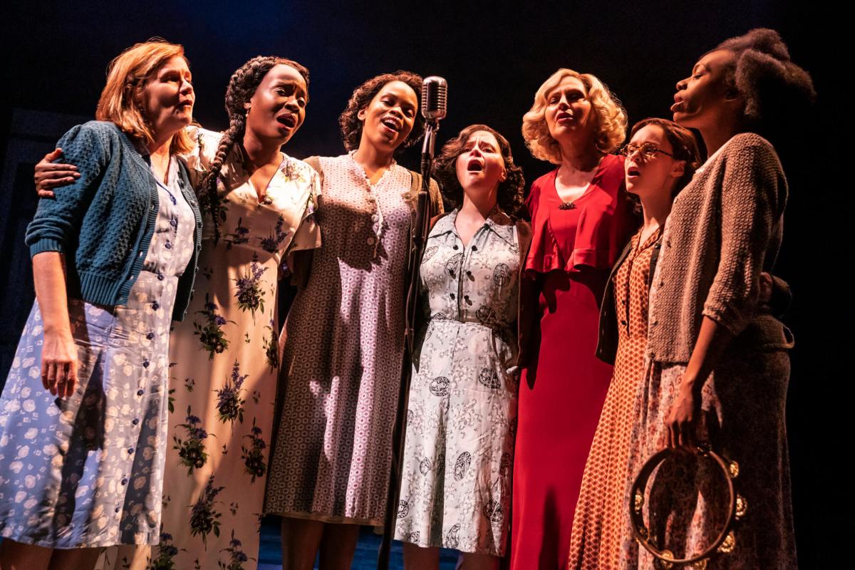 The Cast of Girl From The North Country on Broadway – photo by Matthew Murphy – 0170