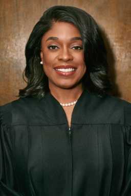 judge-dweynie-esther-paul-2021-03-05-nk-cl01-800×1200-1