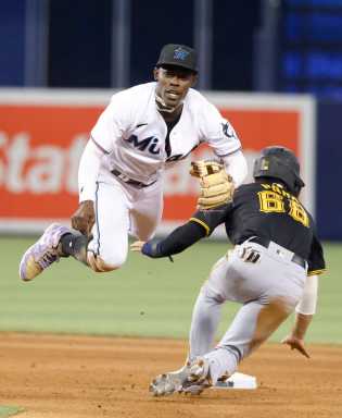 2021-09-19T214724Z_749515925_MT1USATODAY16788749_RTRMADP_3_MLB-PITTSBURGH-PIRATES-AT-MIAMI-MARLINS-983×1200-1