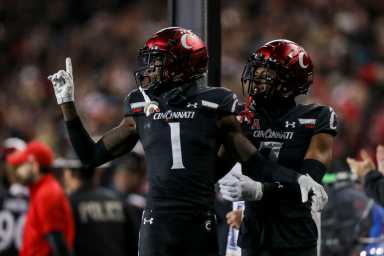 2021-11-21T003126Z_455020446_MT1USATODAY17202657_RTRMADP_3_NCAA-FOOTBALL-SOUTHERN-METHODIST-AT-CINCINNATI-1200×800-2