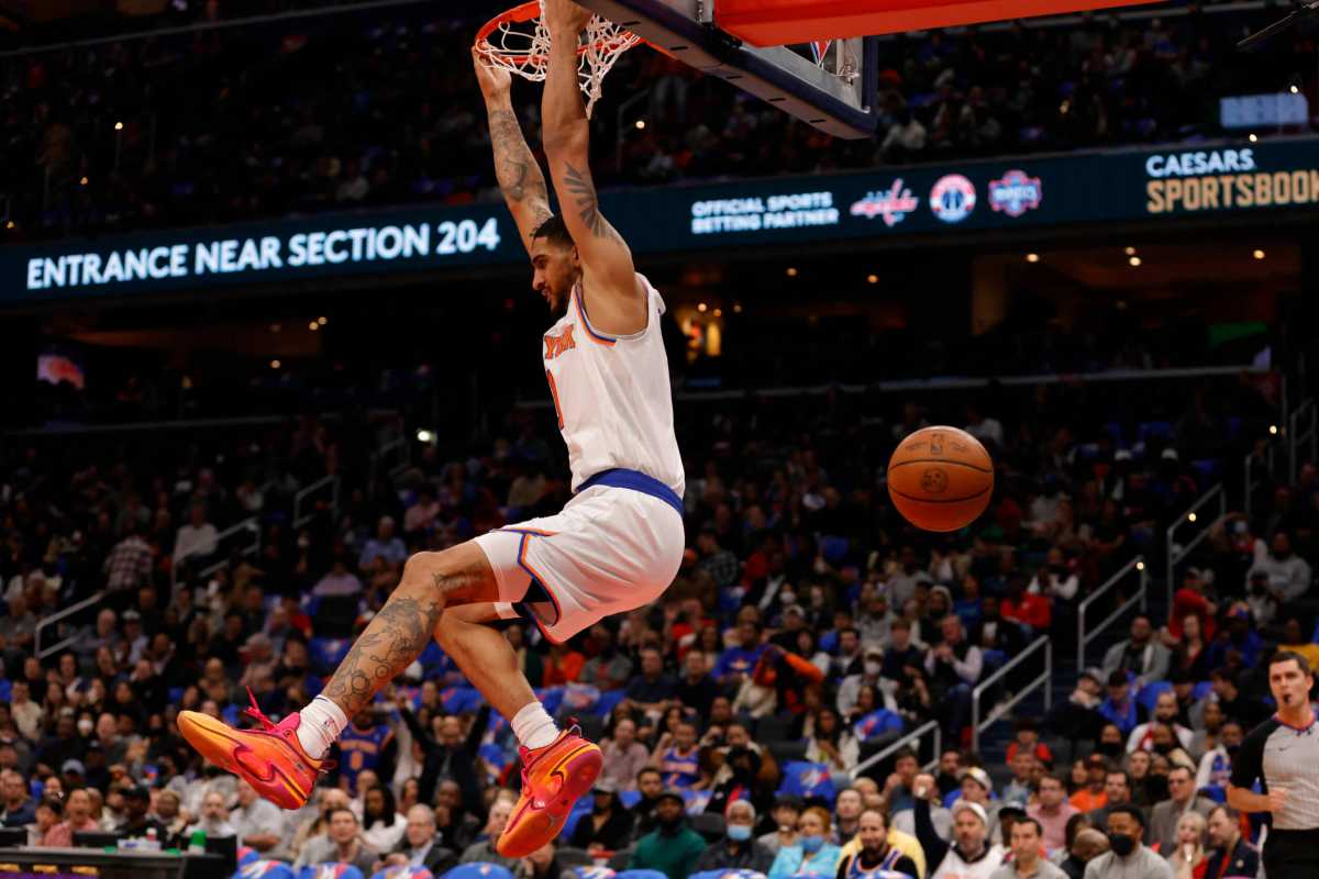 Knicks forward Obi Toppin dunks the ball against the Washington Wizards.