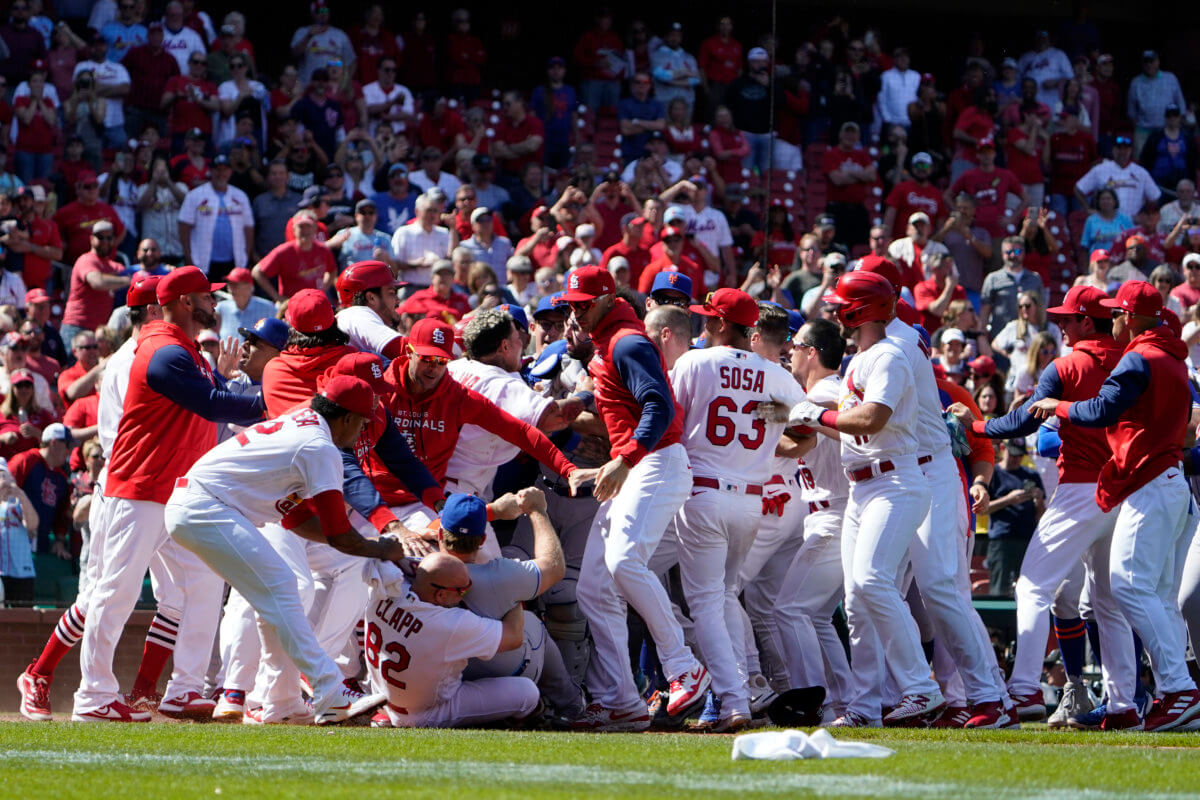 Mets finally retaliate, benches clear in matinee loss to Cardinals