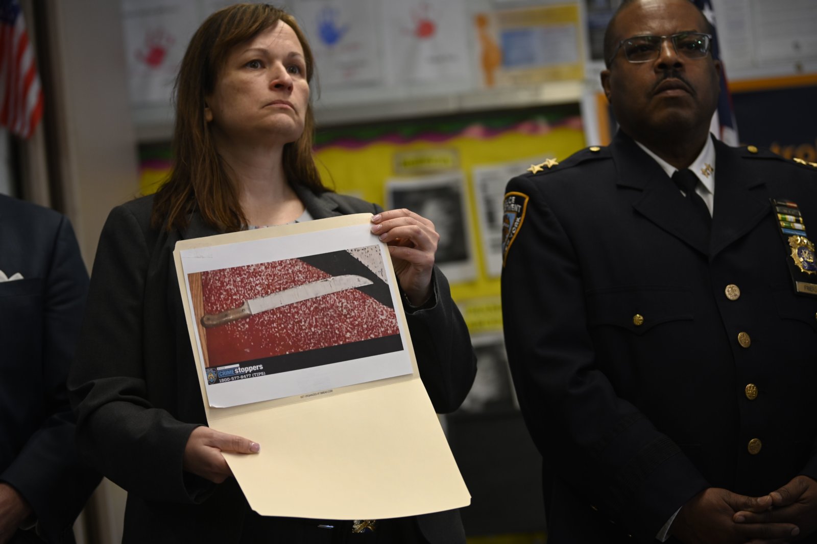 Queens cop shoots machetewielding man in domestic dispute amNewYork