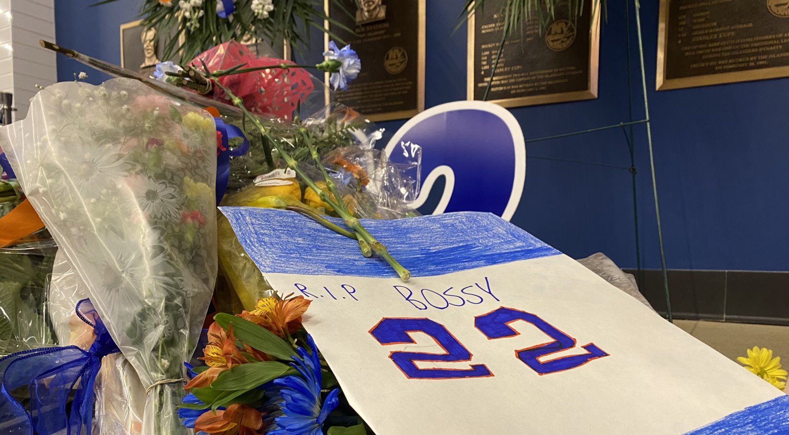 Mike Bossy tribute a reminder of bond between New York Islanders and