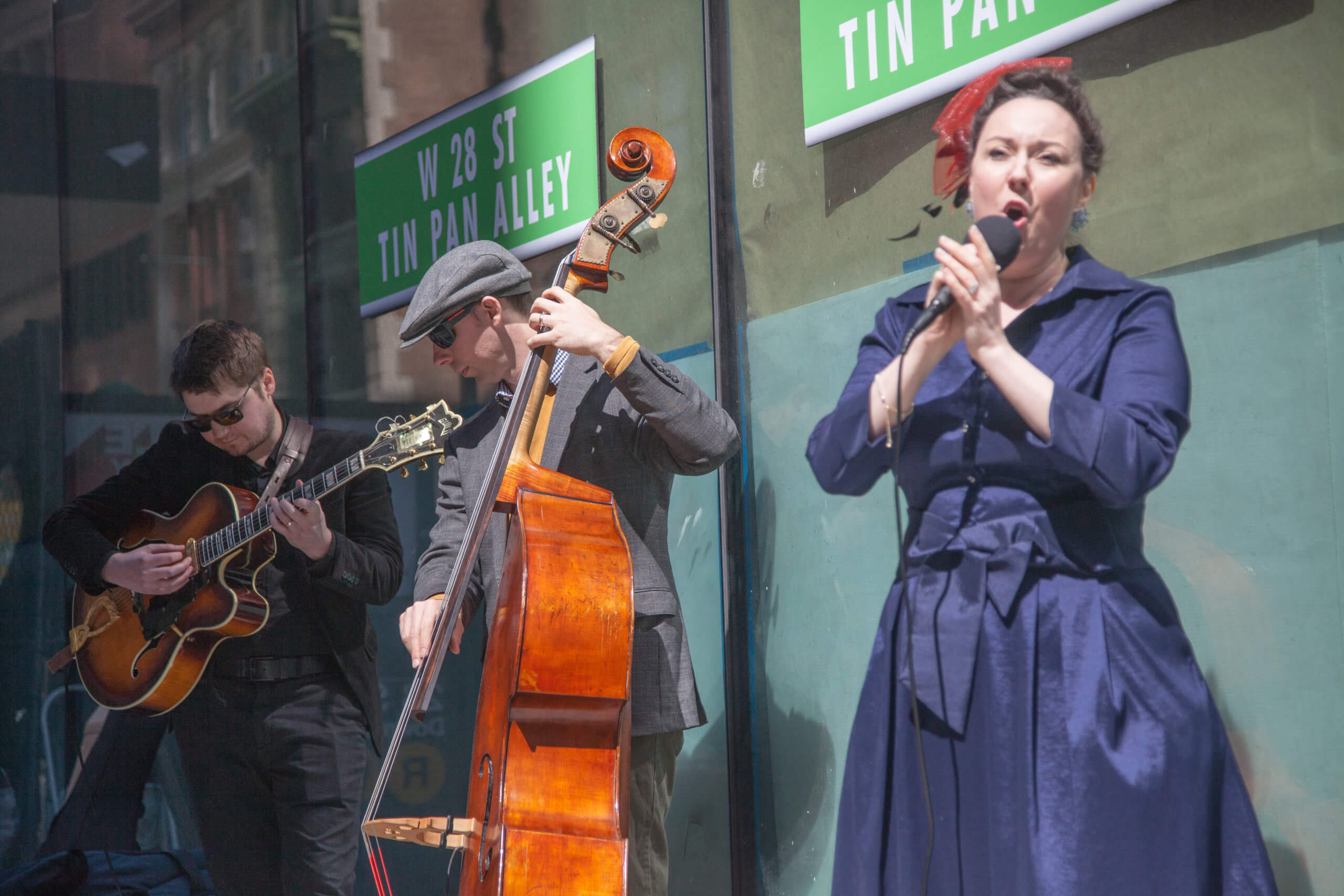 Tin Pan Alley finds its place on Manhattan street sign 8