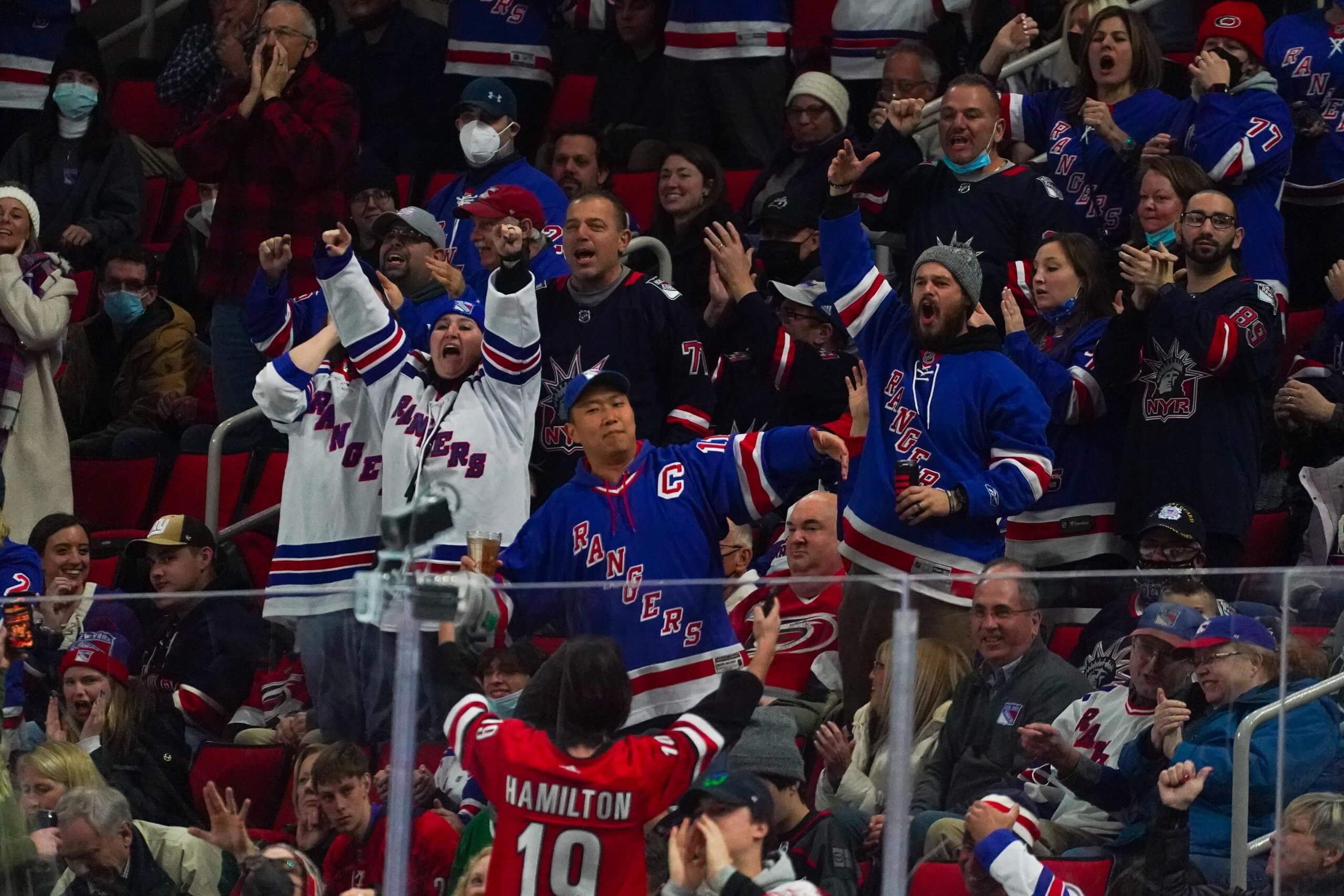 Carolina Hurricanes Fans Set Attendance Record at PNC Arena In Game 4  Against NY Islanders