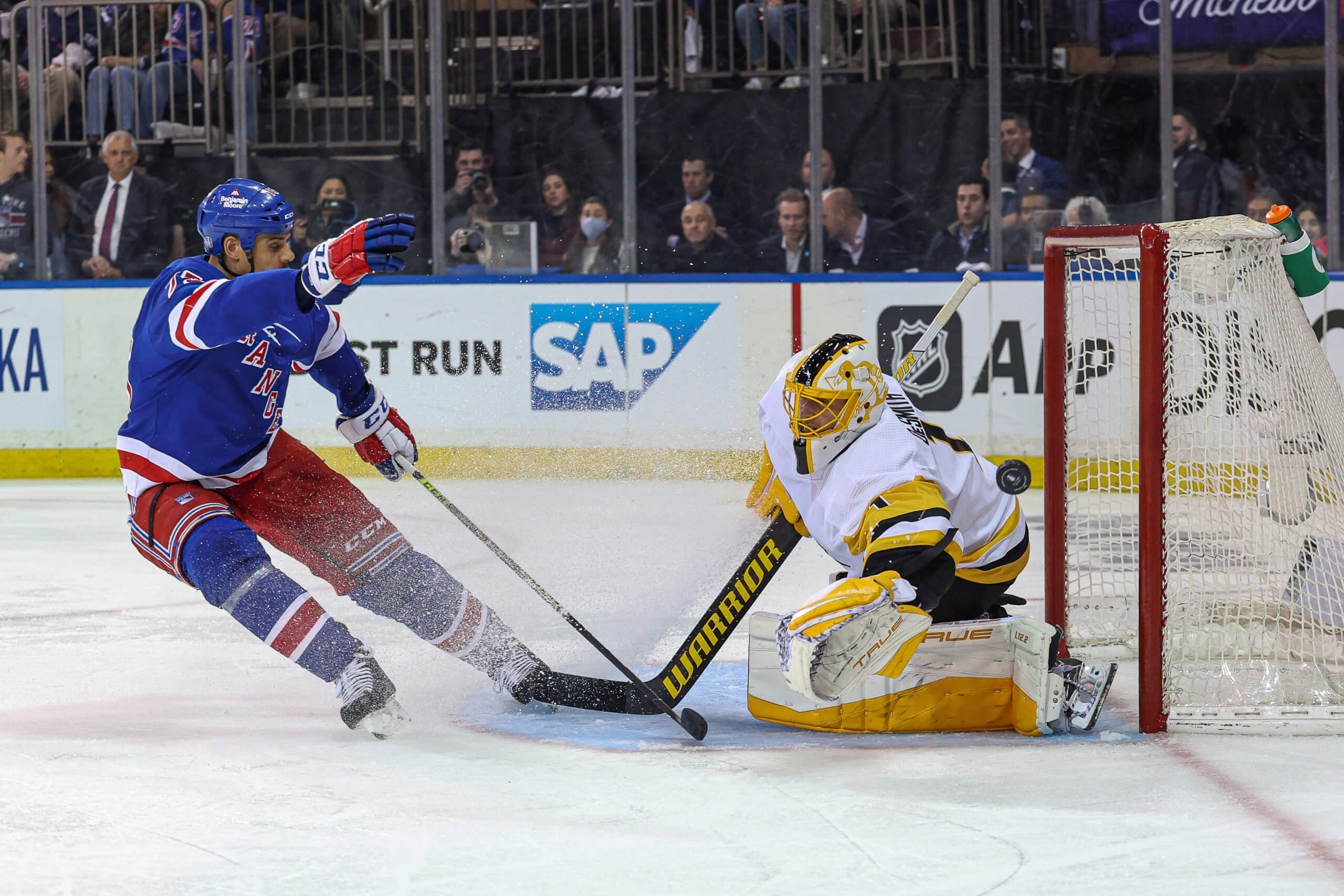 Penguins' Casey DeSmith emerging as one of NHL's top backup goalies
