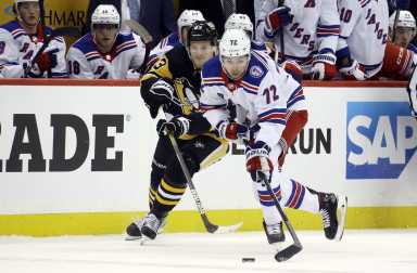 Rangers center Filip Chytil moves the puck against Pittsburgh Penguins left wing Danton Heinen during the loss on Saturday.