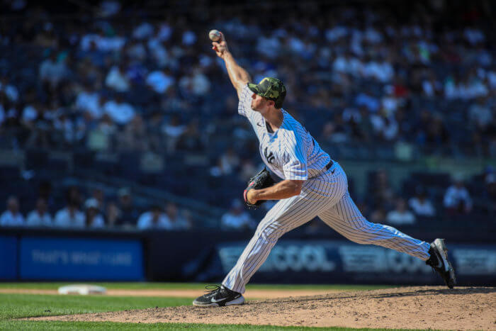 With Memorial Day off, Yankees emerge from grueling stretch atop the AL at 33–15 2 Yankees lefty Clay Holmes delivers a pitch.