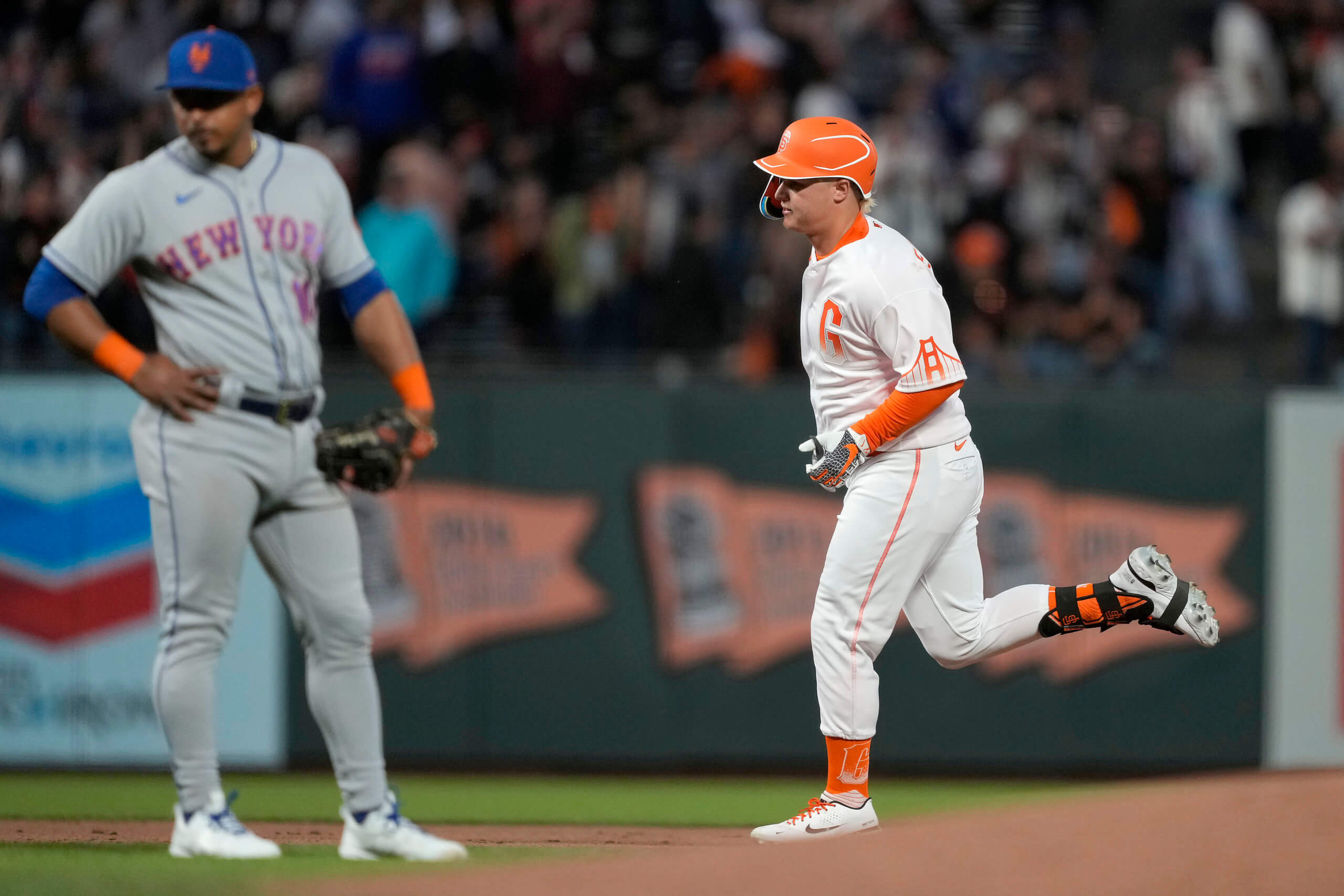 Pederson hits 3 HRs, drives in 8 as Giants stun New York Mets 13-12 2