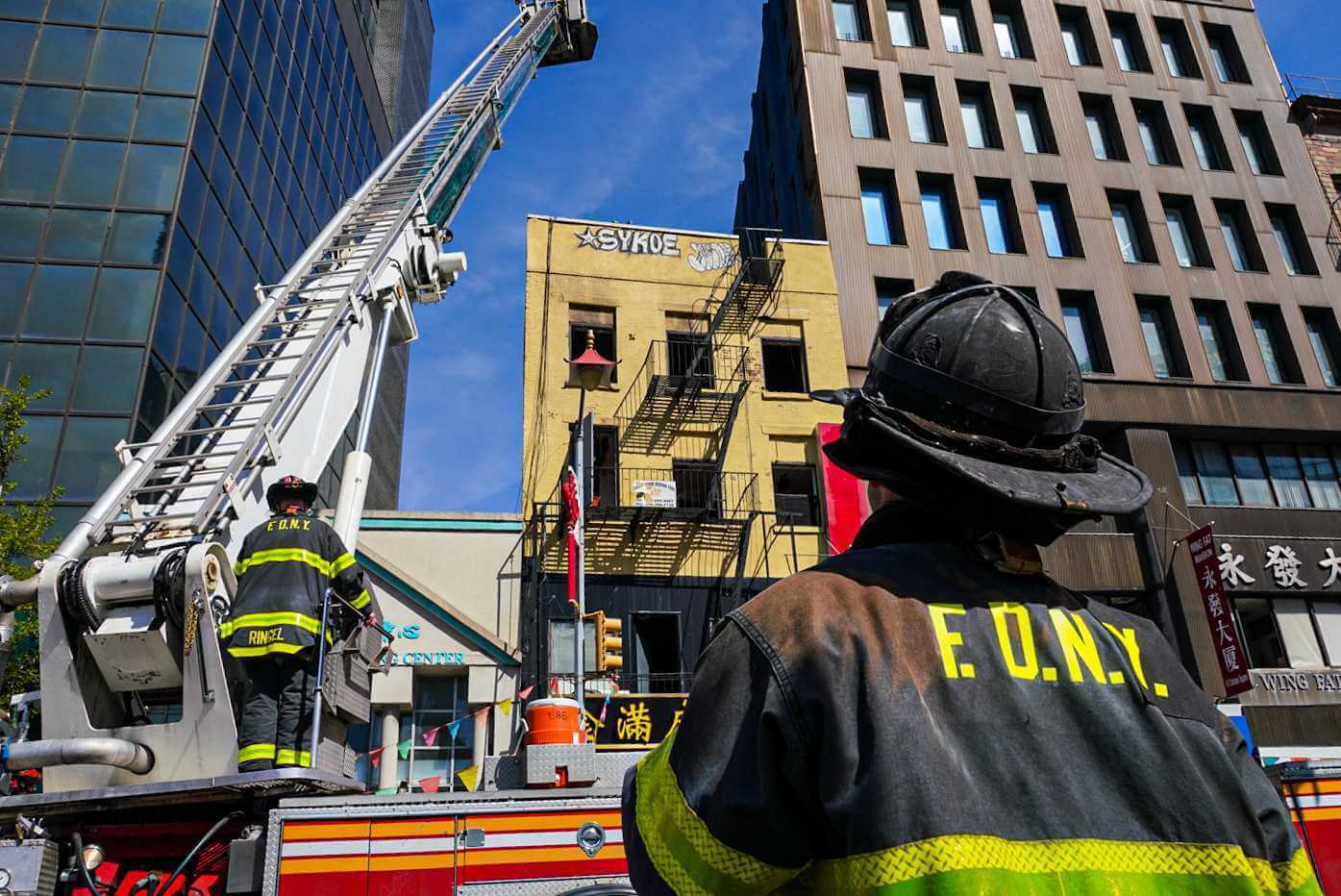 Chinatown five-alarm fire at Dim Sum Palace injures five firefighters: FDNY 3