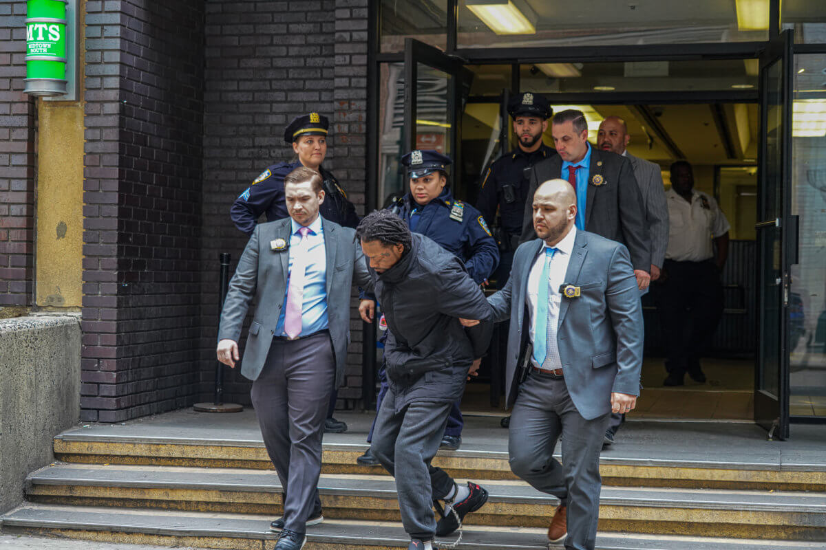Man cuffed for deadly stabbing inside Dave & Buster's in Times Square: cops 2