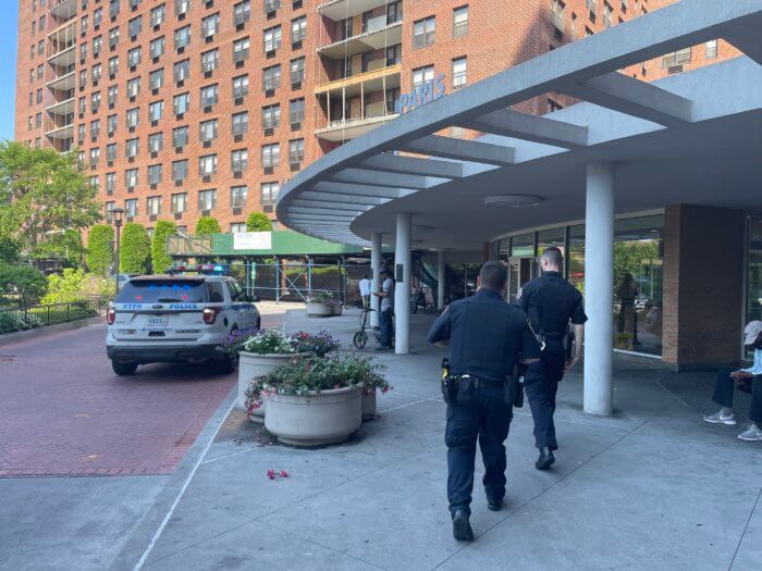 Queens shooting leaves man dead