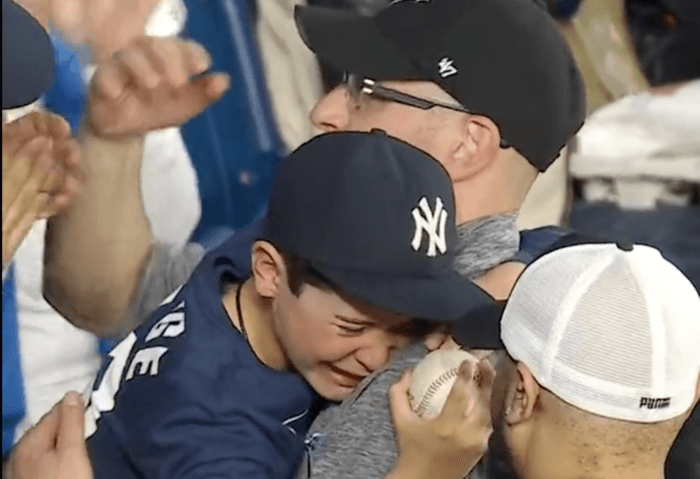 A young Yankees thanks a Blue Jays fans for giving him Aaron Judge's home run ball.