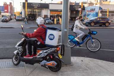 amNY_GroceryDelivery_101921-1_Holtermann-9-1200×801