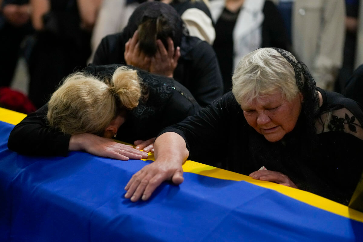 As Ukraine loses troops, how long can it keep up the fight? 2 Ukraine Invasion mourning