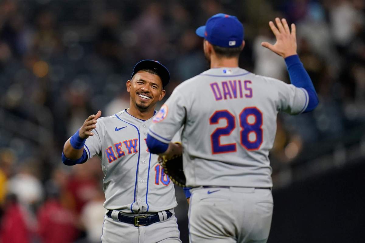 The Mets celebrate a win in 2022 MLB action