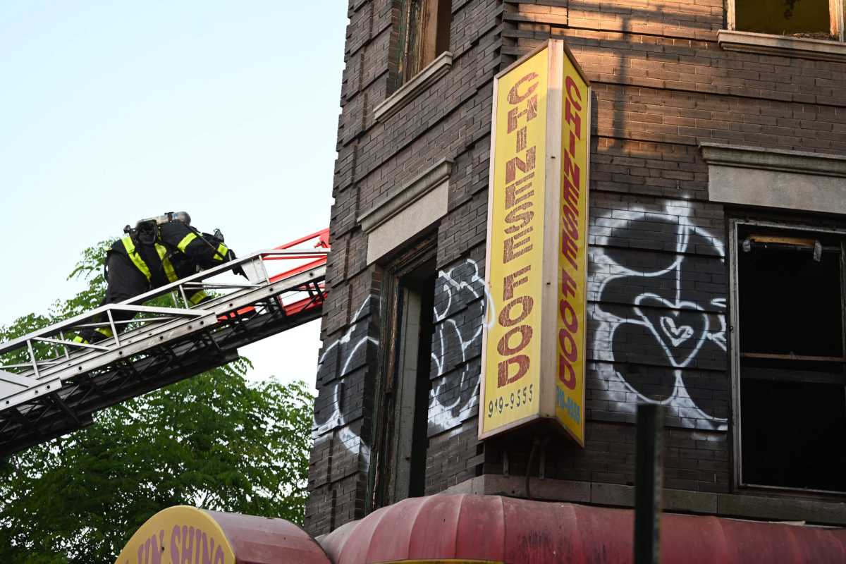 Brooklyn firefighter injured in blaze