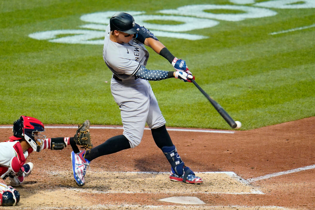 Yankees' Aaron Judge hits an RBI single off Pittsburgh Pirates starting pitcher Jose Quintana.