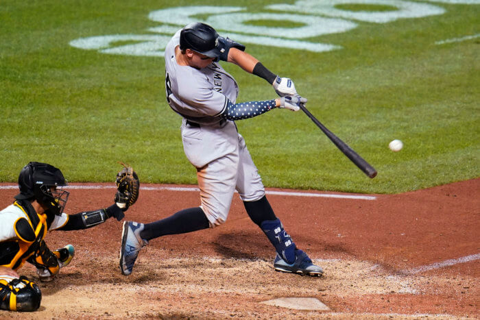 Yankees' Aaron Judge hits a grand slam off Pittsburgh Pirates relief pitcher Manny Banuelos.