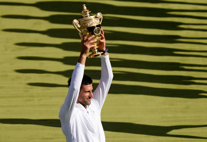 Djokovic chega a Tóquio tentando completar Golden Slam