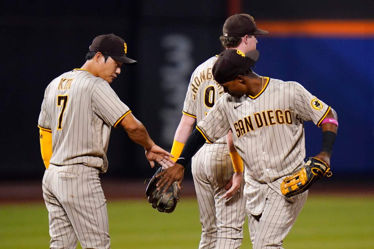 The Padres are favorites in tonight's MLB action