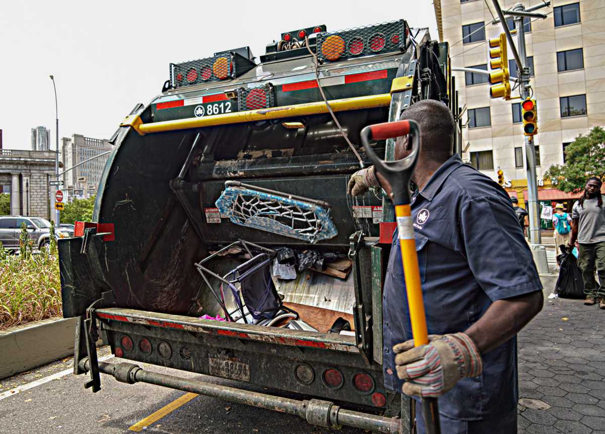 DSNY to formalize earlier Friday night garbage set-out time option in NYC