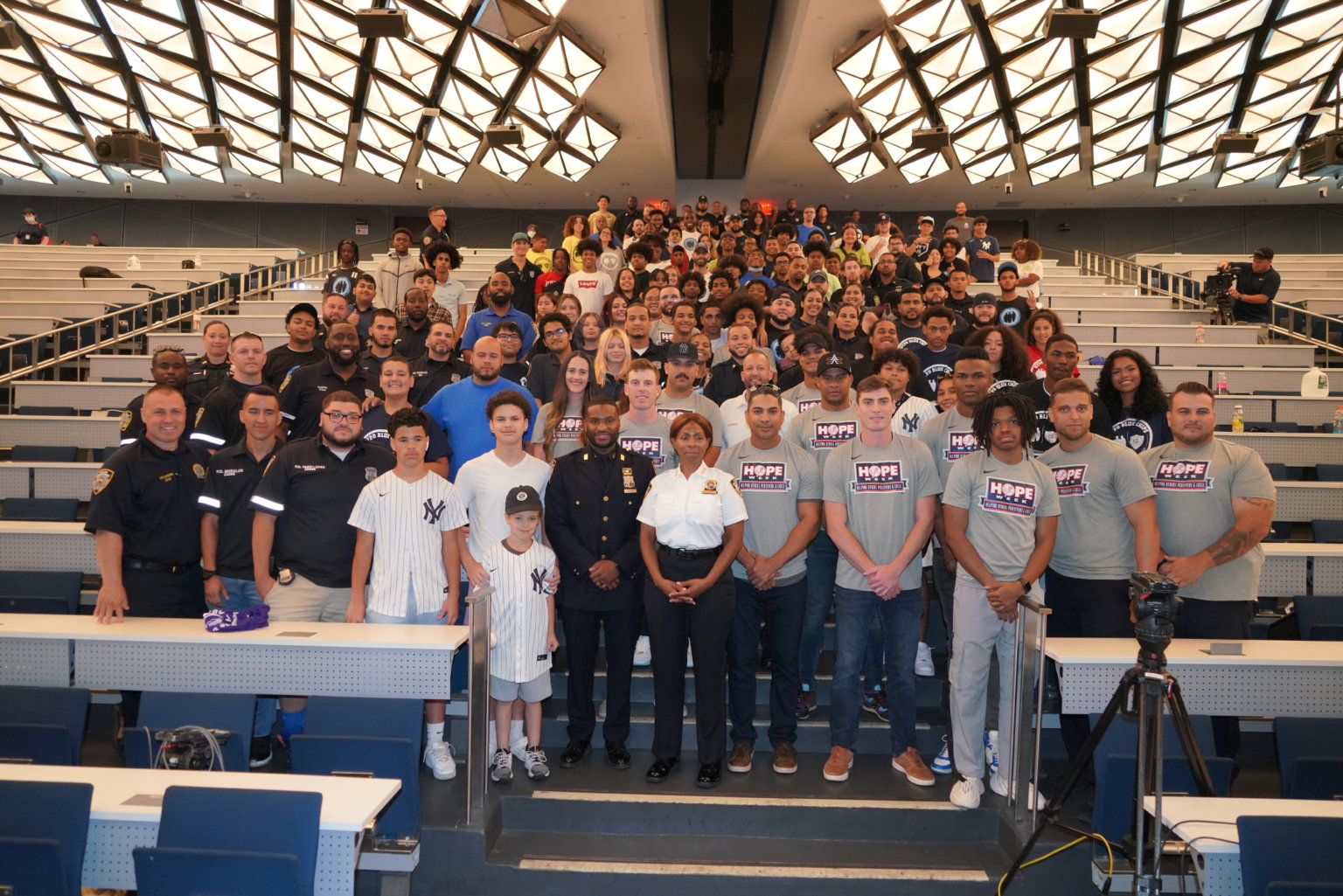 New York Yankees honor NYPD Blue Chips program for HOPE week amNewYork