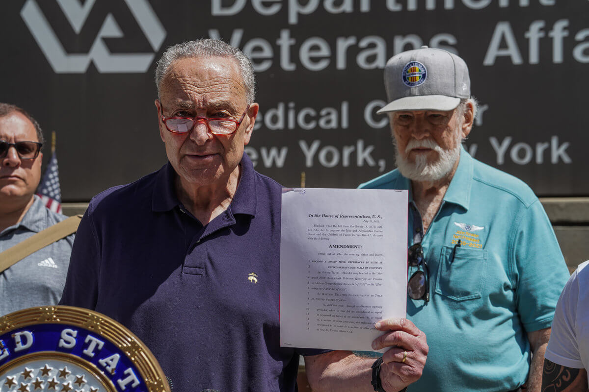 ‘Un-American, unpatriotic': Veterans, pols fume in Midtown over burn pit bill stalled in Senate 7