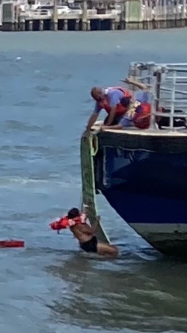 Two dead, including 7-year-old child, after boat capsizes in Hudson River 3