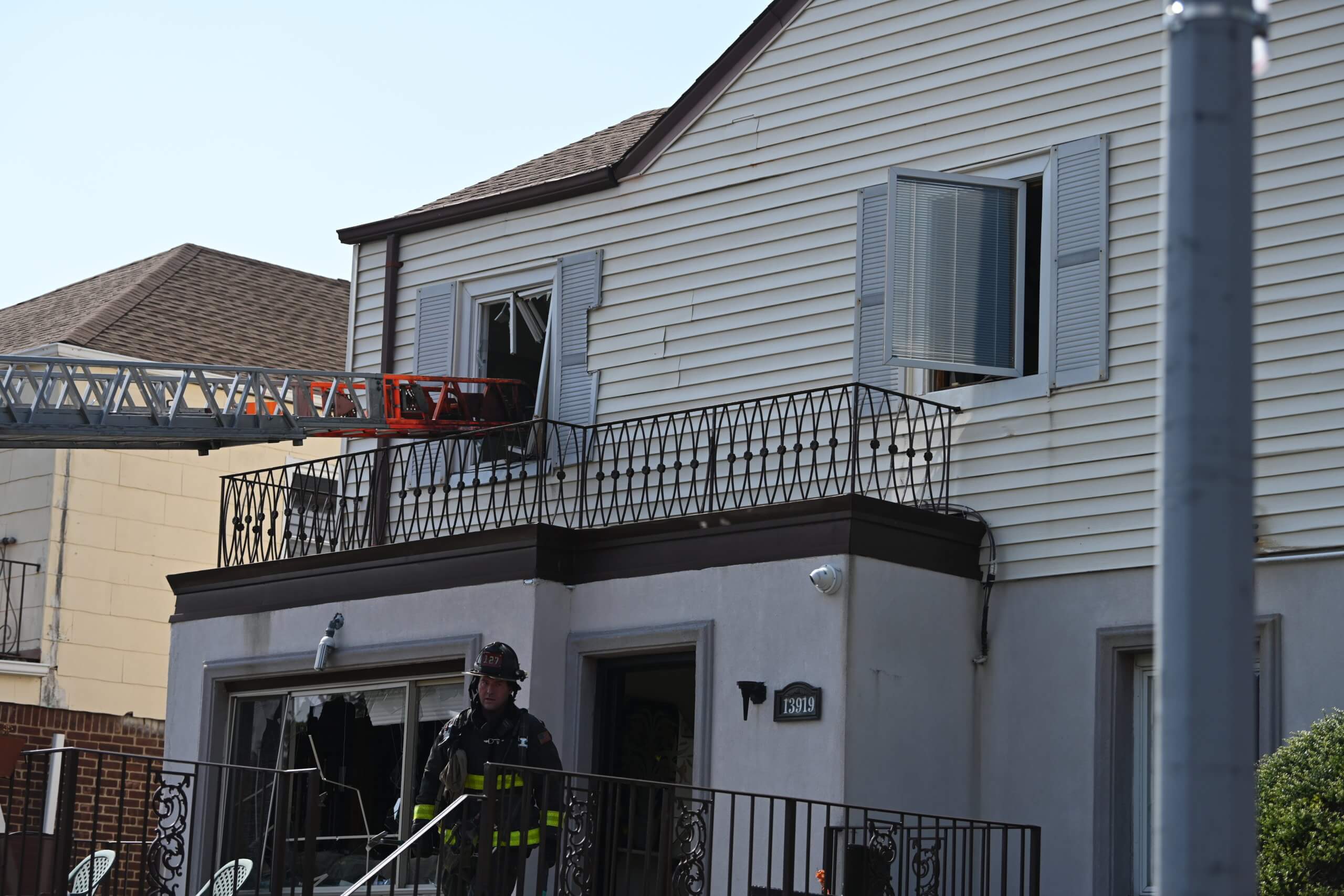 Firefighters take on blaze that broke out in basement of Queens synagogue 6