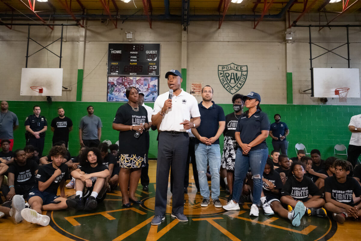 interpersonel fordrejer hovedvej It takes a village,' Mayor Adams, NYPD expand Saturday Night Lights program  in the Bronx | amNewYork