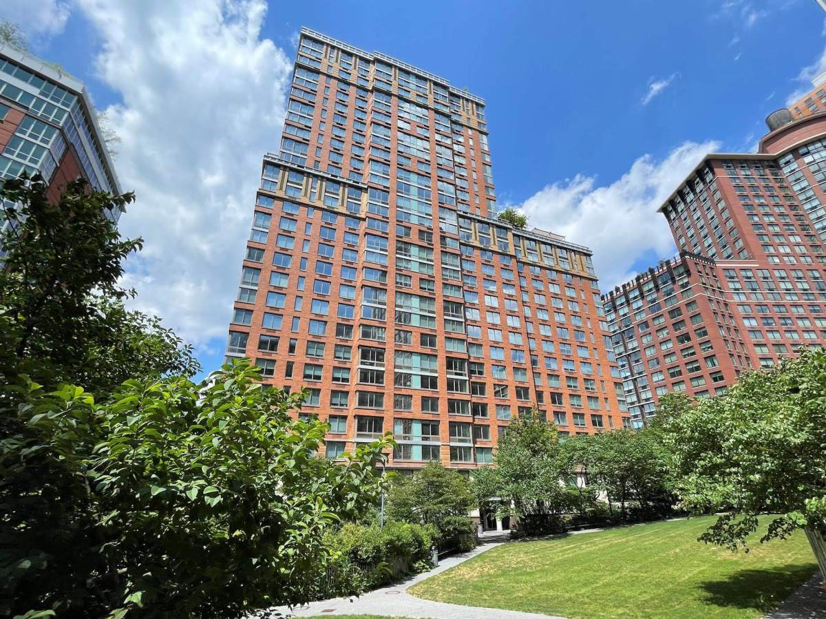 The River & Warren building in Battery Park City