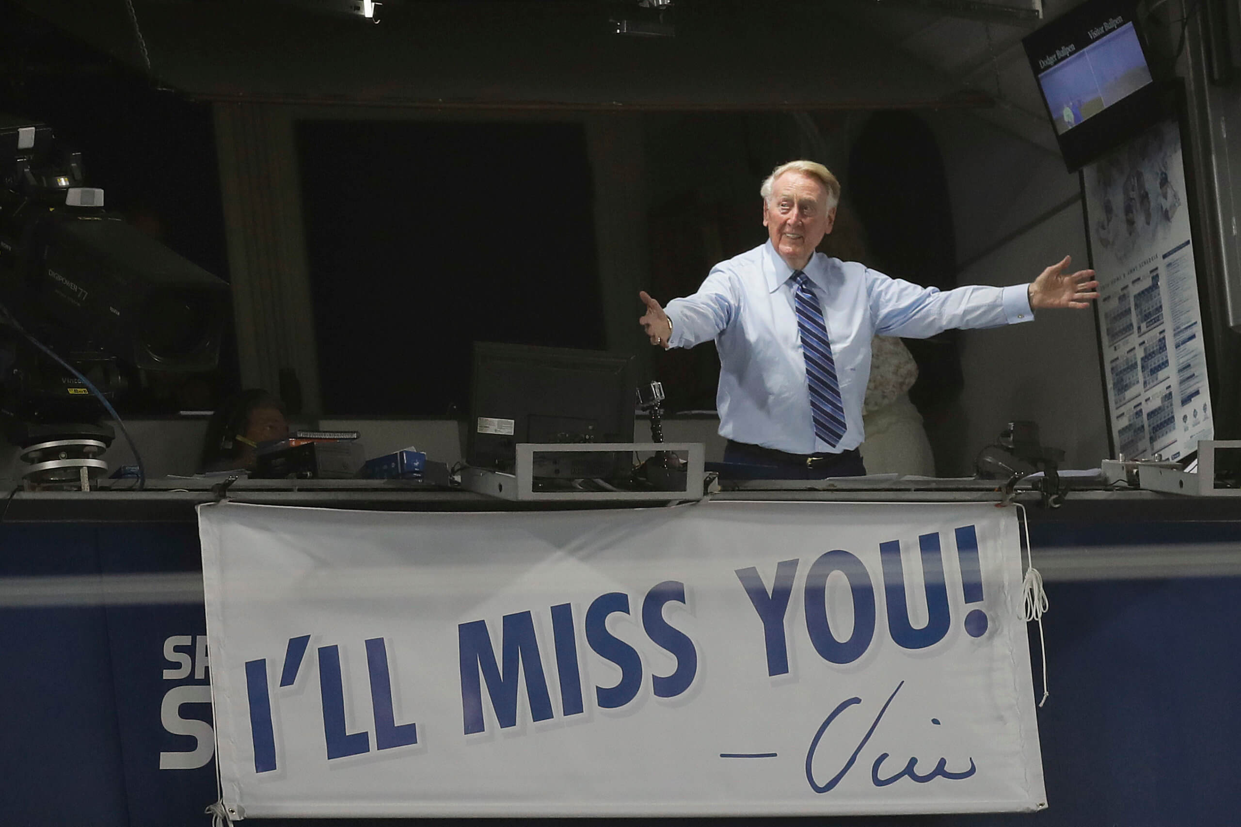 Vin Scully, Dodgers broadcaster for 67 years, dies at 94 2 Vin Scully