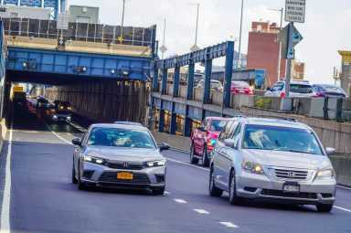 Traffic leaving the Manhattan Bridge.